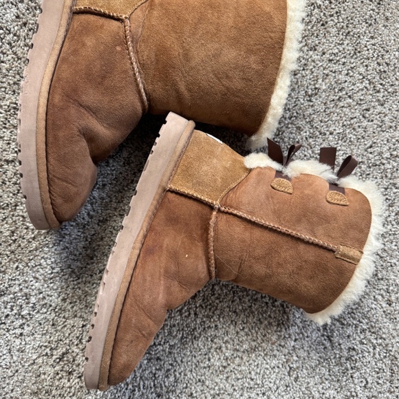 UGG Bow Boots - Picture 6 of 6